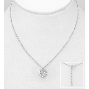 Srebrna ogrlica z obeskom v obliki zanke srčka okrašenim s cirkoniji