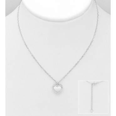 Srebrna ogrlica s srčkom in cirkoniji
